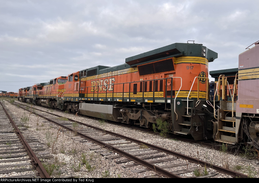 BNSF 917, 905, 560 & 883